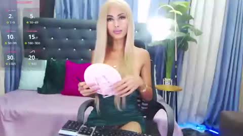 Snapshot of xxyourprincesslutxx chatting on 10/18/25, 07:03 Yasmin online show from 10/18/25, 07:03