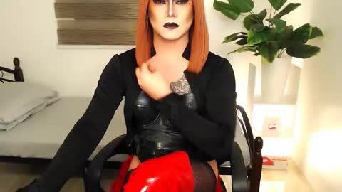 Snapshot of xyournightmarequeenx chatting on 03/15/26, 09:54 QueenMarina online show from 03/15/26, 09:54