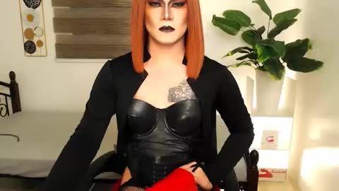 Snapshot of xyournightmarequeenx chatting on 03/22/26, 11:19 QueenMarina online show from 03/22/26, 11:19