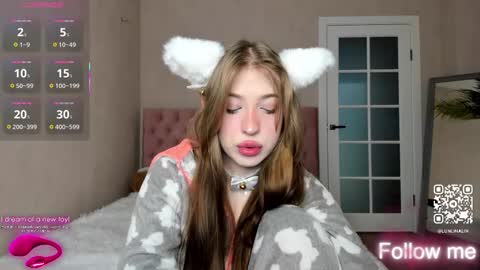 Snapshot of y0ung_lina18 chatting on 09/30/25, 10:09 Lina online show from 09/30/25, 10:09