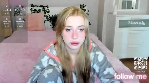 Snapshot of y0ung_lina18 chatting on 10/04/25, 08:56 Lina online show from 10/04/25, 08:56