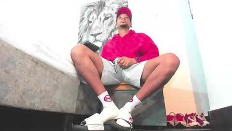 Snapshot of y0ung_master_ chatting on 11/21/25, 03:05 Sr. Y0ung Master online show from 11/21/25, 03:05