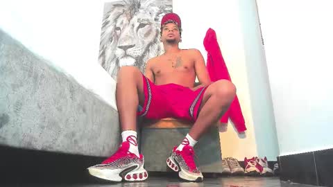 Snapshot of y0ung_master_ chatting on 11/26/25, 02:01 Sr. Y0ung Master online show from 11/26/25, 02:01