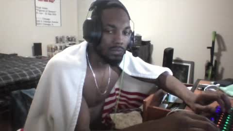 Snapshot of y_sticky chatting on 03/07/25, 01:42 y_sticky online show from 03/07/25, 01:42