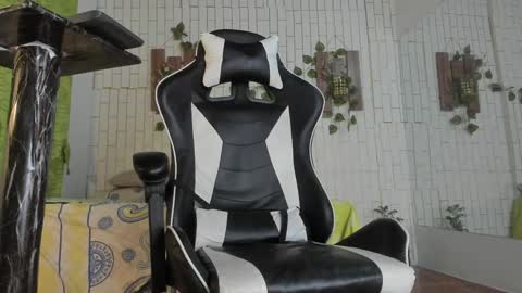 Snapshot of yacksson_lawrence chatting on 12/13/24, 06:42 yacksson_lawrence online show from 12/13/24, 06:42