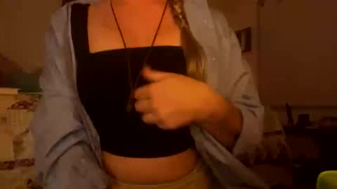 yagirlpeachezzz online show from 11/24/25, 04:12