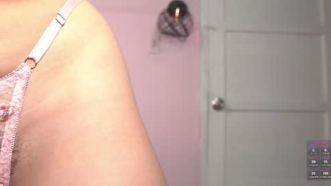 Snapshot of yahaira_26 chatting on 10/08/25, 12:52 petronila online show from 10/08/25, 12:52