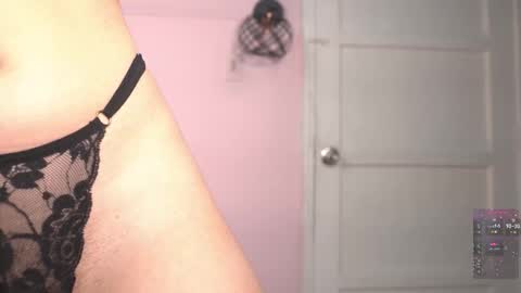 Snapshot of yahaira_26 chatting on 10/12/25, 12:20 petronila online show from 10/12/25, 12:20