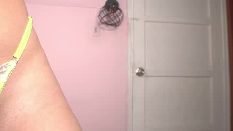 Snapshot of yahaira_26 chatting on 10/15/25, 12:00 petronila online show from 10/15/25, 12:00