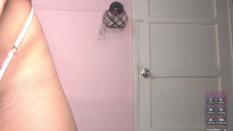 Snapshot of yahaira_26 chatting on 11/08/25, 02:01 petronila online show from 11/08/25, 02:01