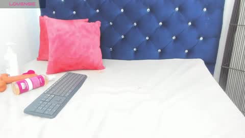 Snapshot of yaiza_sexylovee chatting on 10/25/25, 11:43 yaiza_sexylovee online show from 10/25/25, 11:43