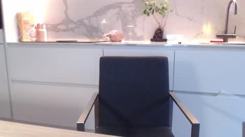 yallayalla1806 online show from 10/27/25, 10:08