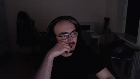 YamilLamal online show from 10/25/25, 09:42