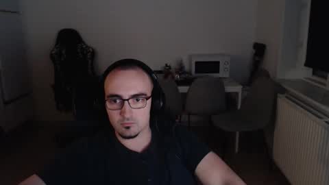 YamilLamal online show from 11/20/25, 09:36