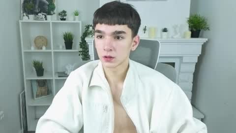 Snapshot of yamitwink chatting on 11/08/25, 08:40 yamitwink online show from 11/08/25, 08:40