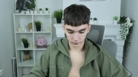 Snapshot of yamitwink chatting on 11/18/25, 08:24 yamitwink online show from 11/18/25, 08:24