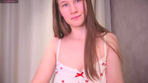 Snapshot of yana_squrel_22 chatting on 10/11/25, 02:15 Yana online show from 10/11/25, 02:15