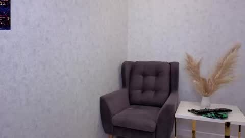 Snapshot of yana_squrel_22 chatting on 11/15/25, 10:26 Yana online show from 11/15/25, 10:26