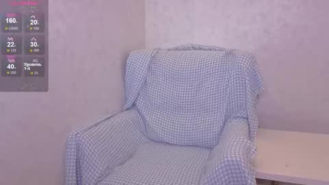 Snapshot of yana_squrel_22 chatting on 12/13/25, 10:37 Yana online show from 12/13/25, 10:37