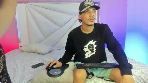 Snapshot of yankeeandisa chatting on 10/15/25, 04:01 YANKEE AND ISA online show from 10/15/25, 04:01