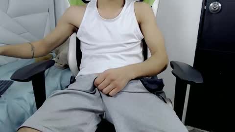 Snapshot of yankeee_ chatting on 11/28/25, 07:00 DANILO online show from 11/28/25, 07:00