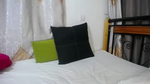 Snapshot of yarah_ chatting on 03/04/25, 07:11 Yarah online show from 03/04/25, 07:11