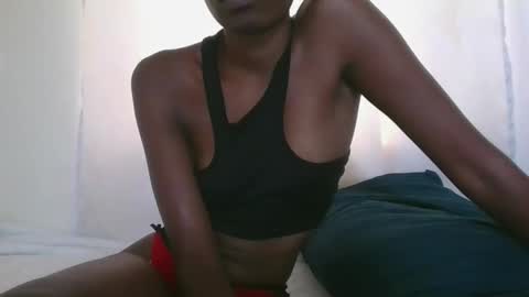 Snapshot of yarah_ chatting on 11/01/25, 06:59 Yarah online show from 11/01/25, 06:59