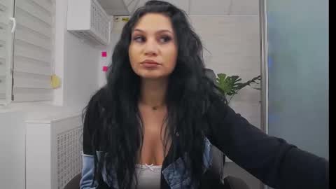 Yara online show from 11/24/25, 04:34