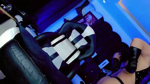 yarethrousss online show from 04/17/26, 06:49