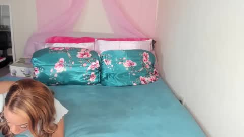 Yasmina online show from 12/30/24, 10:55