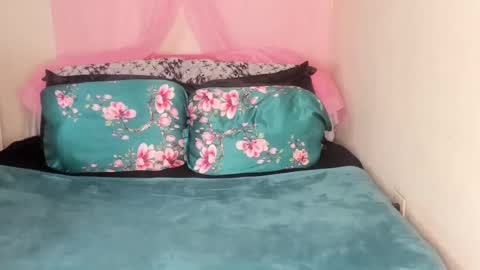 Yasmina online show from 03/08/25, 08:55