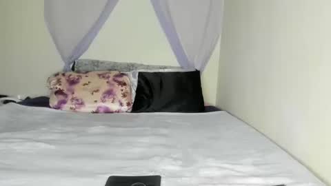 Yasmina online show from 10/17/25, 12:36