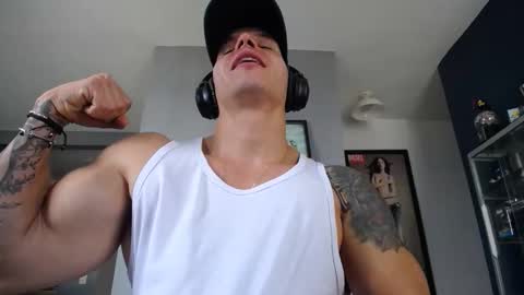 Snapshot of yatho_ chatting on 10/30/25, 06:30 yahto online show from 10/30/25, 06:30