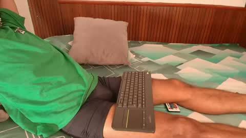 yayi_and_derek online show from 06/08/26, 11:32