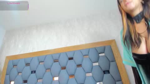 Snapshot of yayi_derek chatting on 03/22/26, 11:35 yayi derek online show from 03/22/26, 11:35