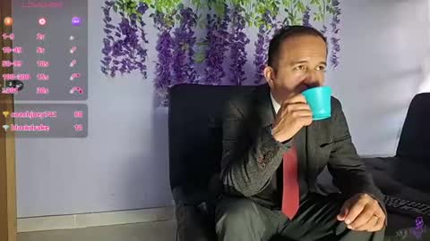 Snapshot of yazflor chatting on 06/18/26, 03:49 Hazzan y Greisy online show from 06/18/26, 03:49