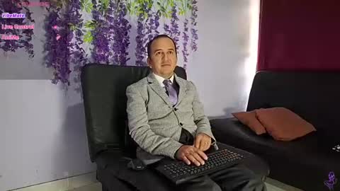 Snapshot of yazfore chatting on 06/17/26, 02:40 Hazzan online show from 06/17/26, 02:40