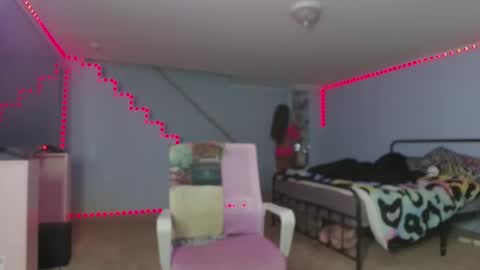 Snapshot of yazminroyal chatting on 12/11/24, 02:33 Yazmin Royal online show from 12/11/24, 02:33