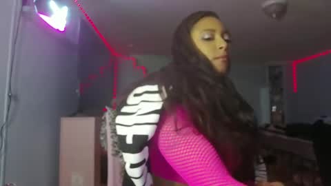 Snapshot of yazminroyal chatting on 12/14/24, 08:13 Yazmin Royal online show from 12/14/24, 08:13