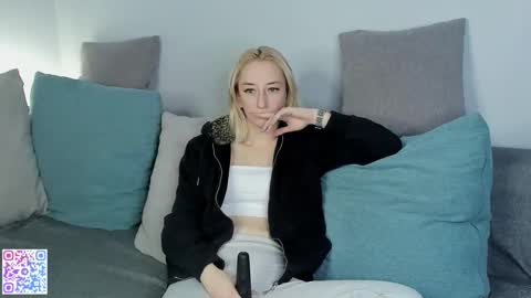 Snapshot of yeah_i_want chatting on 11/30/25, 08:07 Loe online show from 11/30/25, 08:07