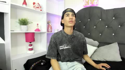 Snapshot of yeico_ospina chatting on 01/17/25, 07:16 TRIO HOT online show from 01/17/25, 07:16