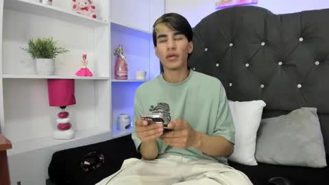 Snapshot of yeico_ospina chatting on 01/18/25, 07:04 TRIO HOT online show from 01/18/25, 07:04