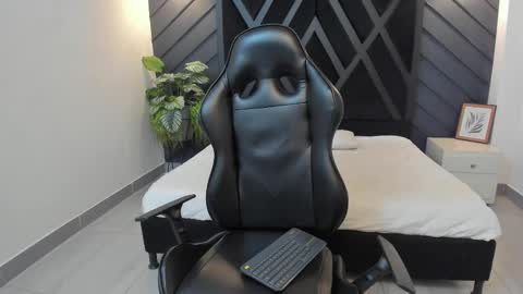 YEIKO ROMERO online show from 02/12/25, 11:41