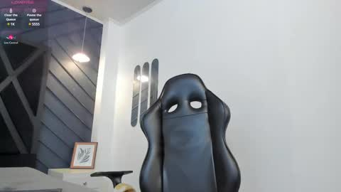 YEIKO ROMERO online show from 02/28/25, 09:01