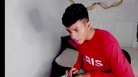 yeison_77 online show from 12/10/24, 01:00