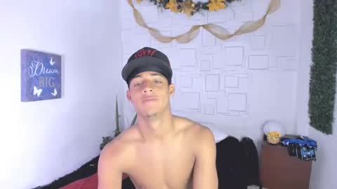 yeison_77 online show from 12/14/24, 06:52