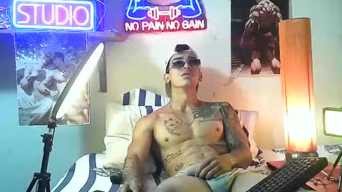 yeisoncastellanos1999 online show from 10/19/25, 02:50