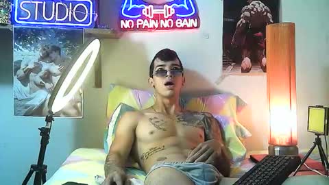 yeisoncastellanos1999 online show from 10/23/25, 04:17