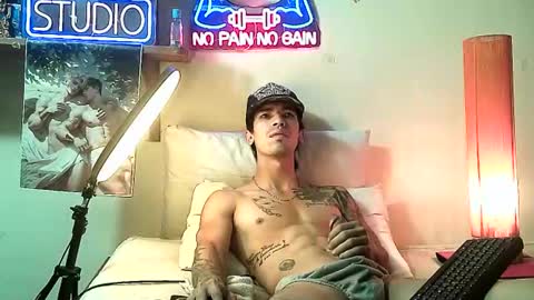 Snapshot of yeisoncastellanos1999 chatting on 11/30/25, 08:24 yeisoncastellanos1999 online show from 11/30/25, 08:24