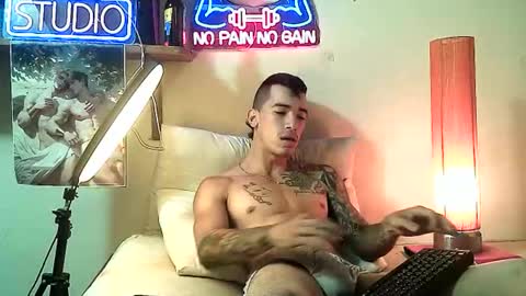 Snapshot of yeisoncastellanos1999 chatting on 12/05/25, 05:53 yeisoncastellanos1999 online show from 12/05/25, 05:53